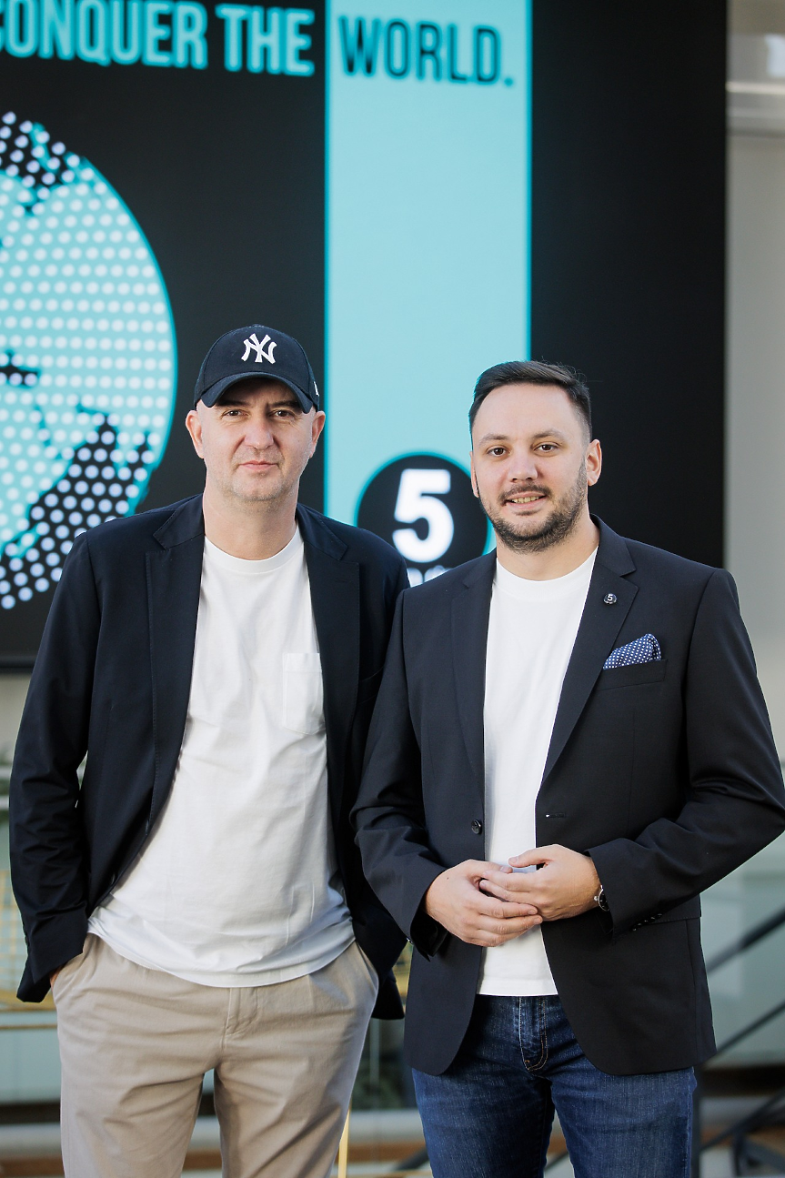 Основателите на 5 to go Раду Савопол и Лучиан Бъдила 