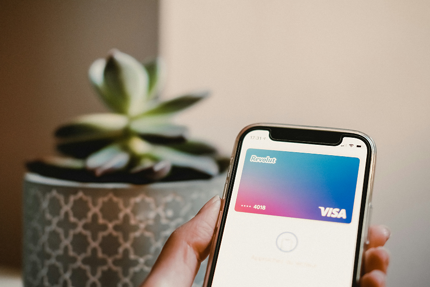 Revolut започва вторична продажба на акции при оценка от $75 млрд.