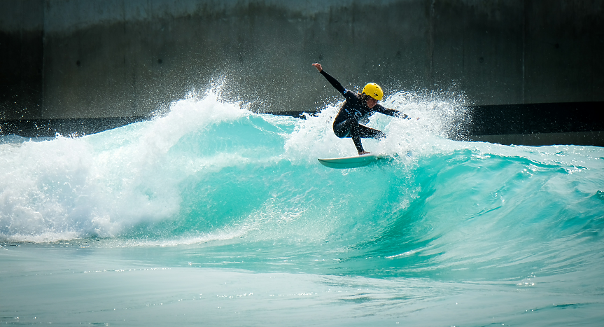$150 за вълна: Басейнът, в който сърфират ултрабогатите