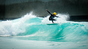 $150 за вълна: Басейнът, в който сърфират ултрабогатите