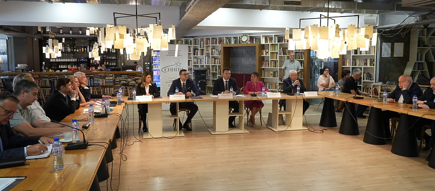 Министърът на икономиката и индустрията Петър Дилов по време на кръглата маса „Малкият и среден бизнес на България в условията на еврозоната – предизвикателства, политики за подкрепа“