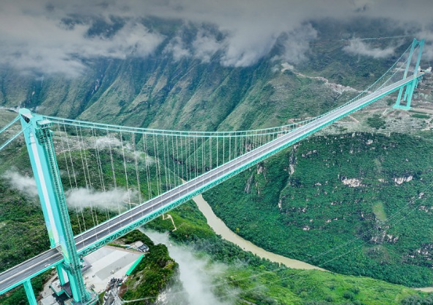 Отвориха за движение най-високия мост в света (ВИДЕО)