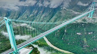 Отвориха за движение най-високия мост в света (ВИДЕО)