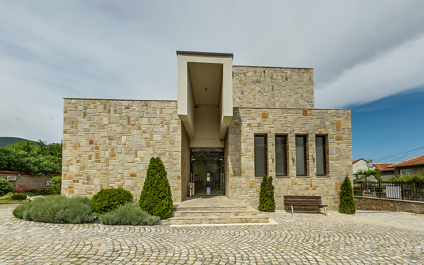 Вила Юстина ще презасади част от лозовия си масив с 30 хиляди лози от Франция