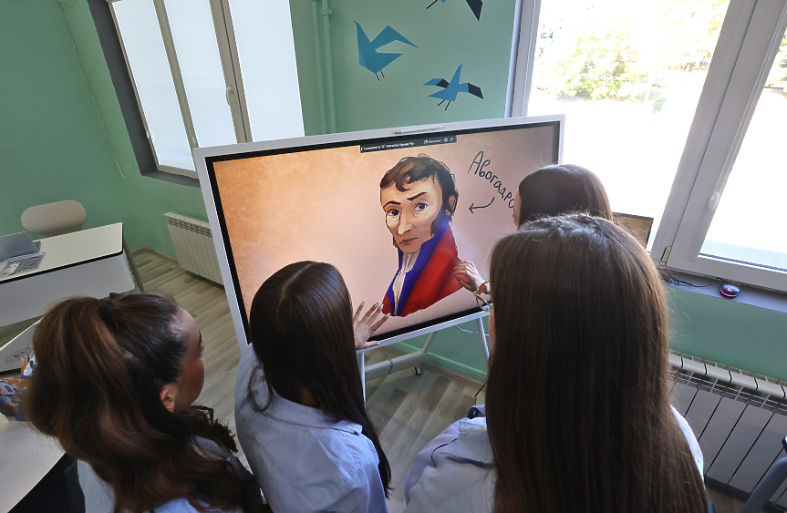 STEM център откриха в столичната професионална гимназия по дизайн „Елисавета Вазова“; ©МОН