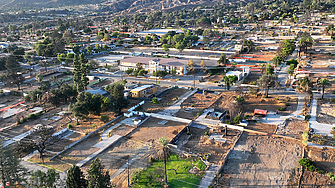 Спечелил $2 млрд. от лотарията харчи милиони за парцели, изгорели при пожарите в Лос Анджелис