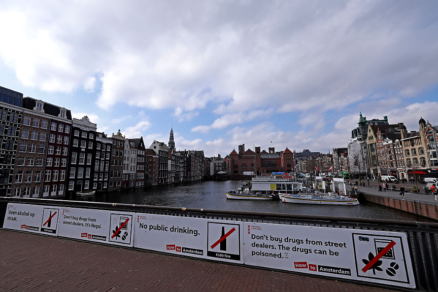 Жители на Амстердам съдят града заради масовия туризъм