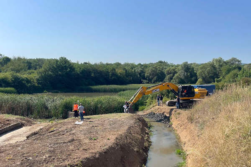 Влагат почти милион в реконструкцията на язовир Иваняне-2