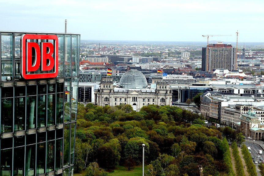 Най-голямата жп компания в Европа приключва с мръсните гари и със затворените кафенета във влаковете