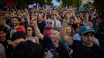 Масови протести и стачки във Франция: Стотици хиляди по улиците срещу бюджетните съкращения