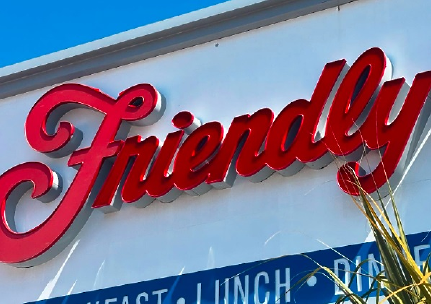 Той започва на 15 г. като сервитьор във верига ресторанти, а 22 г. по-късно вече е собственик