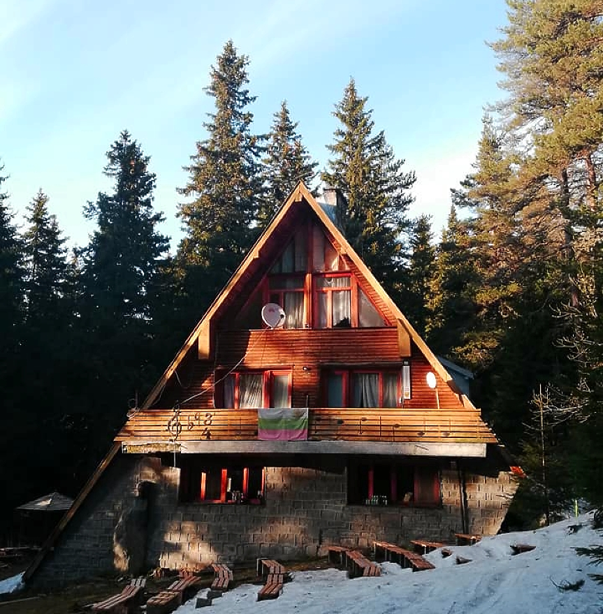 Хижа Планинарска песен