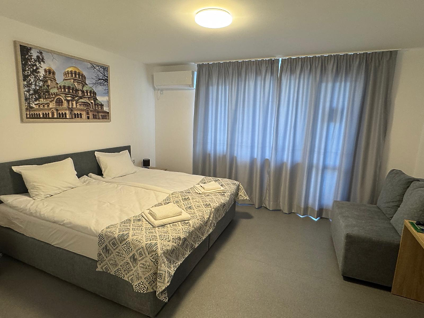 Винарна, автосервиз и учебен хотел откриха в гимназия в Сандански