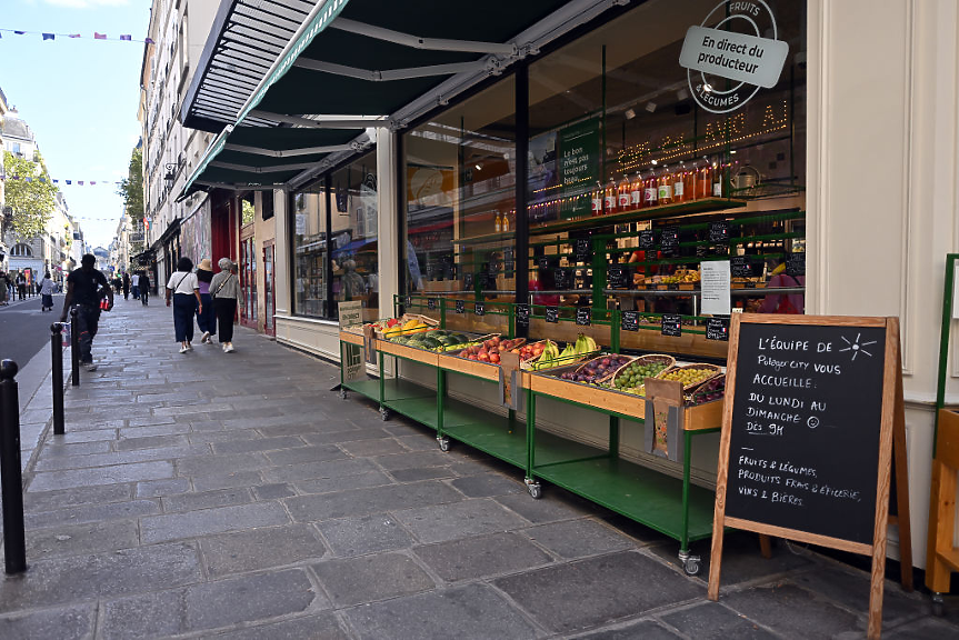 Заради ръст на злоупотребите с болнични: Частни детективи следят френски служители