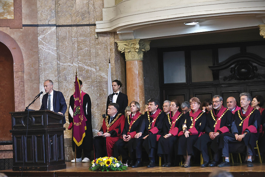 Близо 40% от отличниците на България избират Софийския университет 