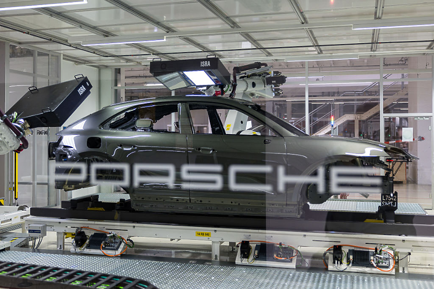 Тежък урок за Porsche и Mercedes: Луксозните електромобили се продават трудно