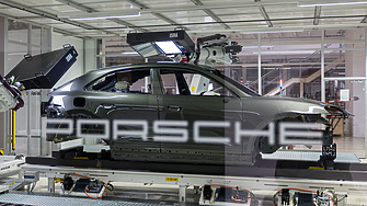 Тежък урок за Porsche и Mercedes: Луксозните електромобили се продават трудно