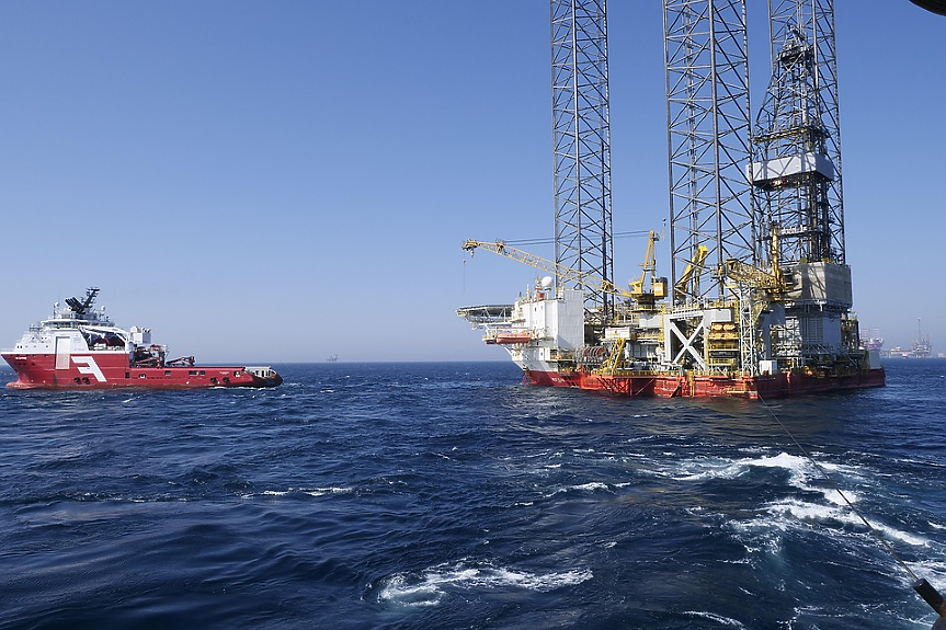 Цените на петрола вървят към най-големия си седмичен спад