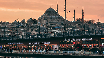 Истанбул дигитализира историята си: Поставя QR кодове на забележителностите