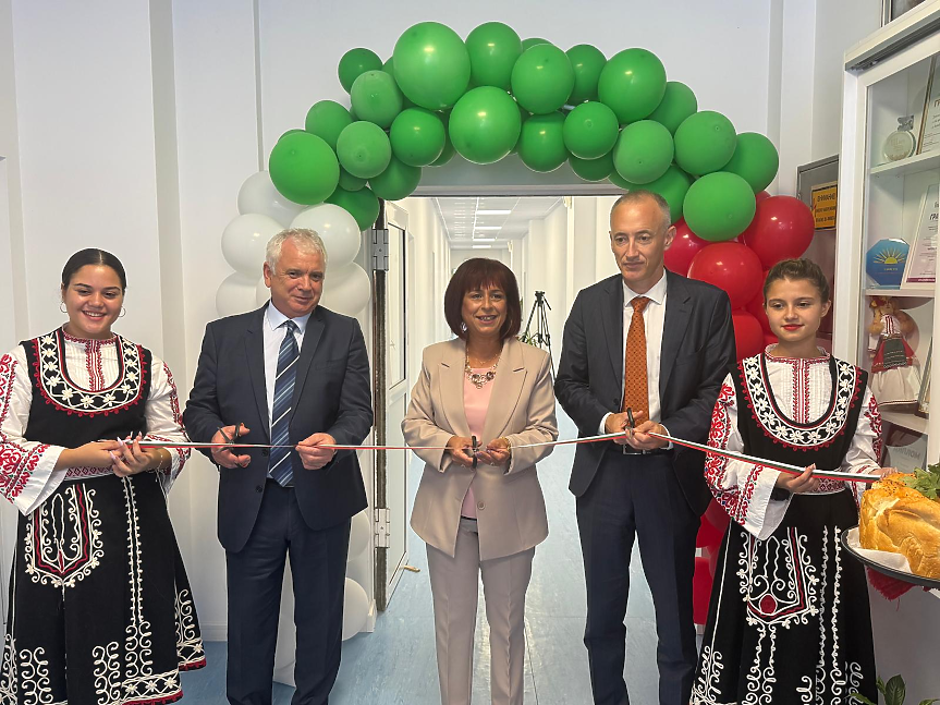 Откриване на STEM център в Професионалната гимназия по туризъм и лека промишленост „Гоце Делчев“ в Благоевград; ©МОН