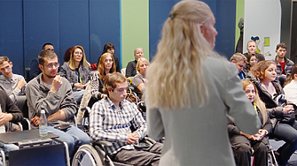 „Рамо до рамо“: как бизнесът може да бъде двигател на социална промяна