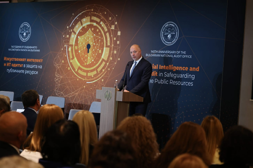 Министър-председателят Росен Желязков на конференцията „Изкуственият интелект и ИТ - одитът в защита на публичните ресурси“; ©Министерски съвет 