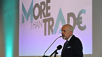 Близо 60 хил. души работят в големите търговски вериги у нас. Каква е средната заплата?