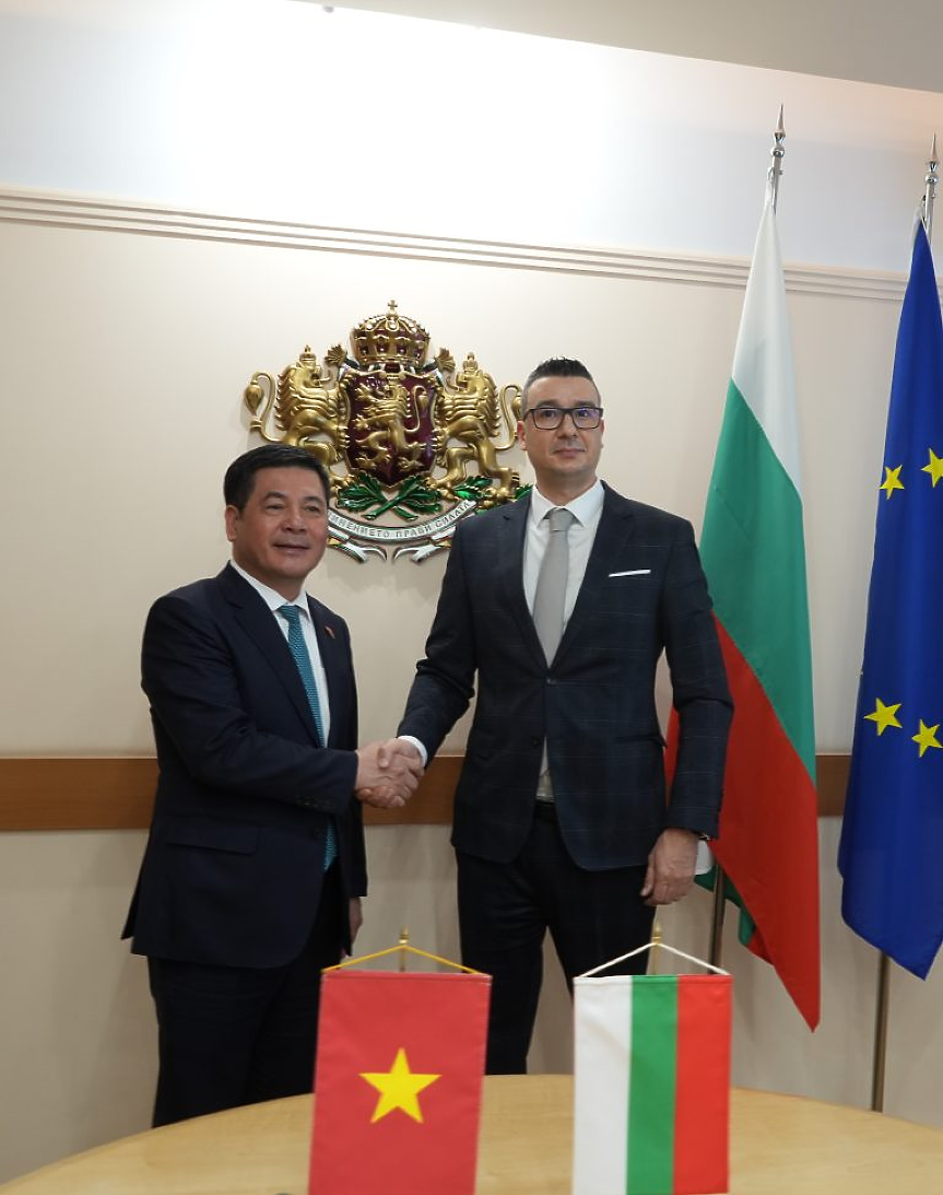 Министърът на икономиката и индустрията Петър Дилов и министърът на промишлеността и търговията на Виетнам Нгуен Хонг Зиен; ©МИЕ