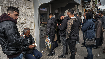 Огънят спря, но палестинците откриха, че в новоотворените банки няма пари