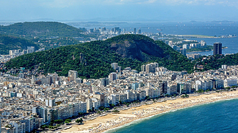 Луксозният хотел в Рио де Жанейро с басейн на покрива, гледащ към най-емблематичния плаж на града