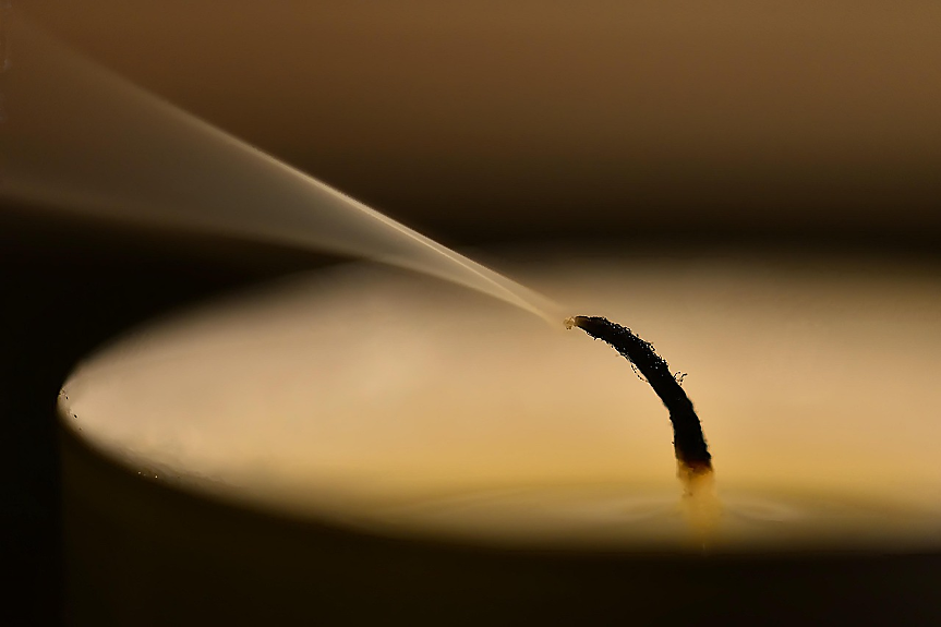 Европазар: Вносът на свещи скача, а износът намалява