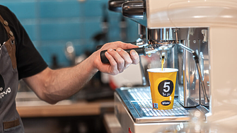 Верига кафенета, планираща отваряне на 150 обекта у нас, ще продава и туристически пакети