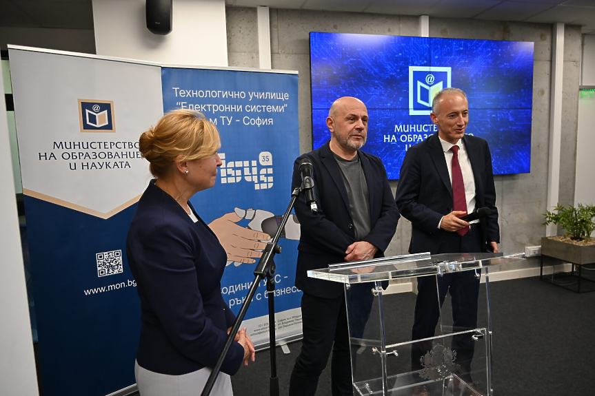 Филиал на Технологичното училище „Електронни системи“ ще бъде разкрит в София Тех Парк; ©Министерство на иновациите и растежа