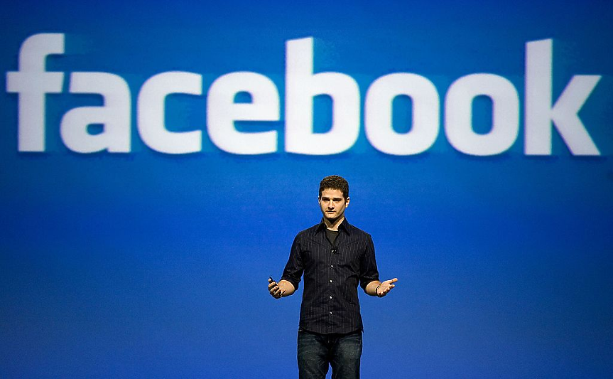 Непопулярният съосновател на Facebook, който раздава богатството си