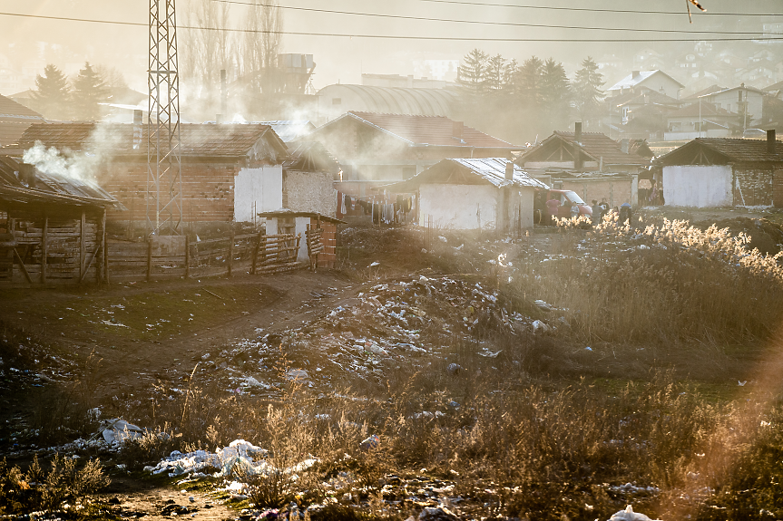 99% от ромите вече плащат тока си, проблемът с липсата му в махалите е друг