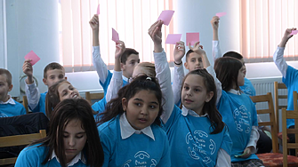 Обучават учители и ученици по нова програма за безопасен интернет и киберсигурност за над 1.2 млн. лв.