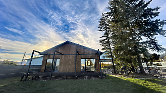 7 млн. лв. инвестиция: Завод за сглобяеми дървени къщи откриха в Търговище