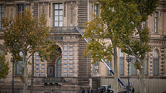 Компанията-производител на подвижната стълба от обира на Лувъра яхна вълната на популярността