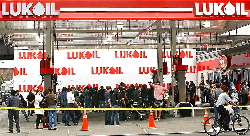 Заради санкциите: Лукойл продава международните си активи