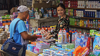 В повечето фирми в наша съседка работи само по един човек 