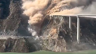 Открит през тази година мост в Китай се срути (ВИДЕО)