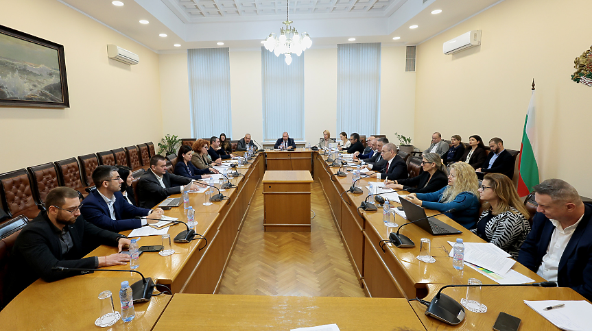 738 населени места у нас нямат никакъв обществен транспорт