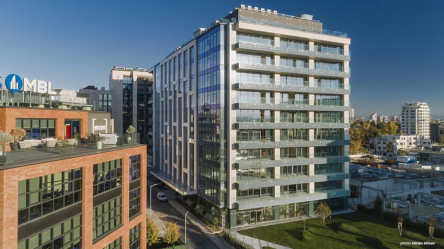 Най-големият публично търгуван хеджфонд в света съкращава позиции в Лондон и ги мести в България 