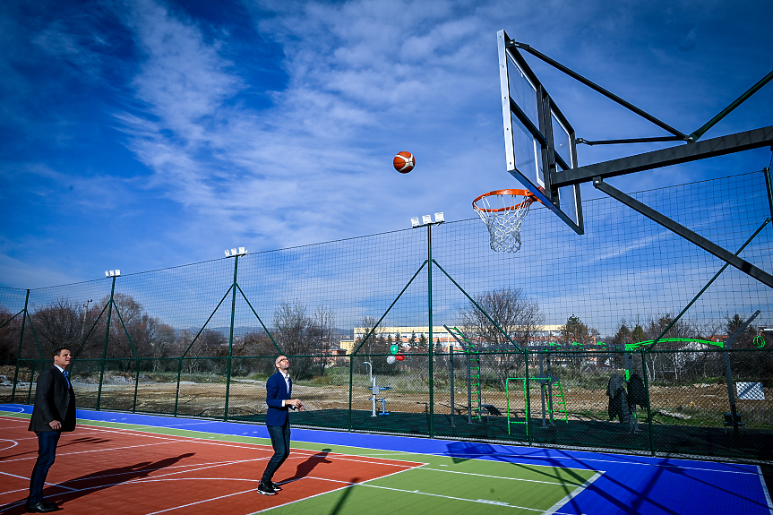 Нова мултифункционална спортна площадка в район „Нови Искър“; ©Иван Шишиев/Столична община