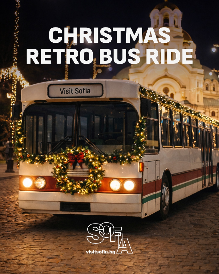 Коледни влакчета, ретро трамвай и автобуси се движат из София (снимки)