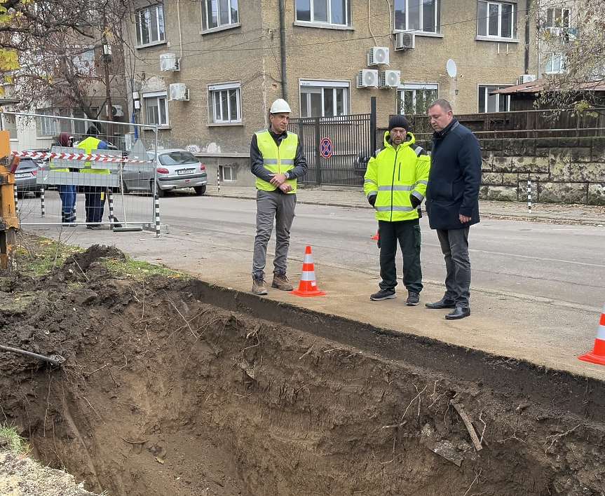 Подземни контейнери за отпадъци монтират в Русе