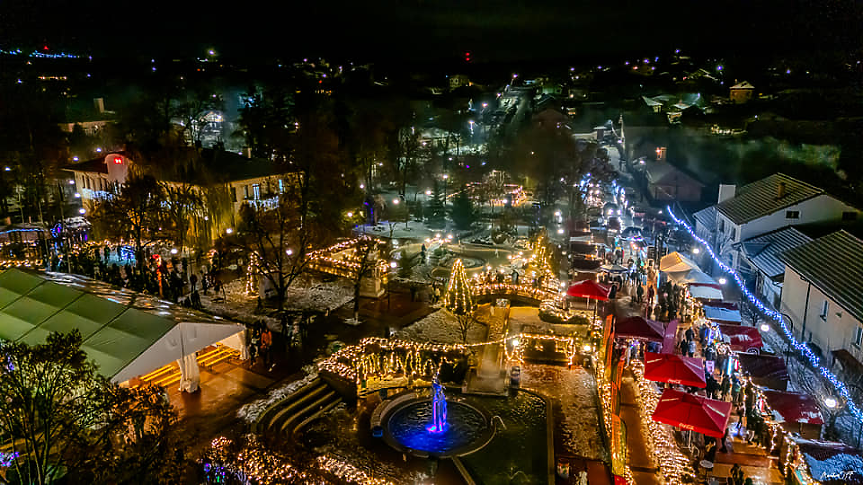 Коледното село на България откриват днес
