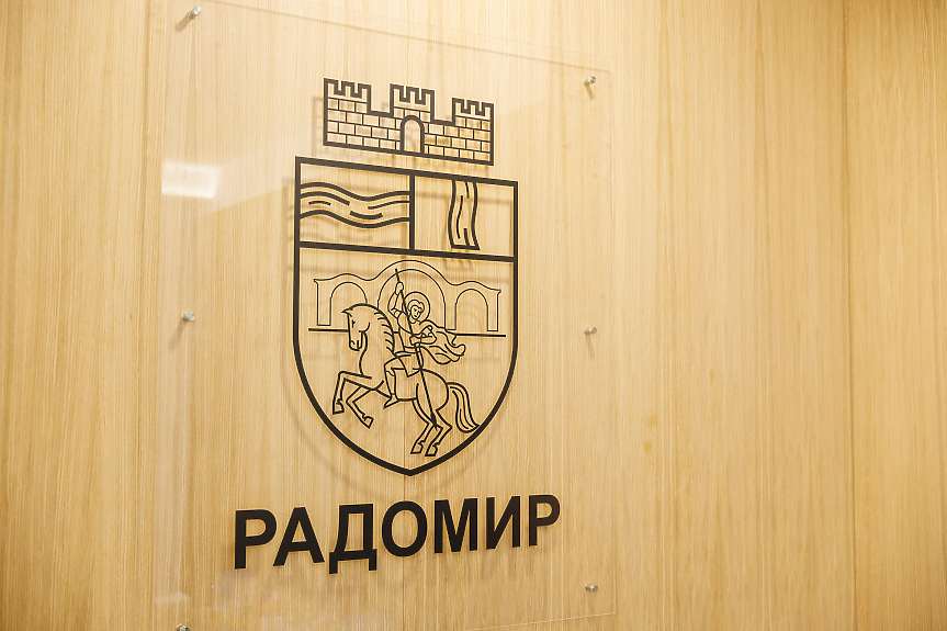 Радомир търси медицински сестри. Каква е заплатата?