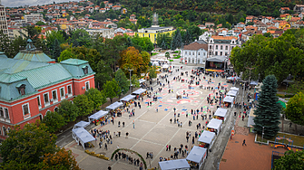 Кюстендил премахва 100 места от платената си зона за паркиране