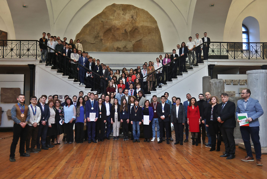 97 медала са донесли на България олимпийските ни отбори по природни науки през 2025 г.